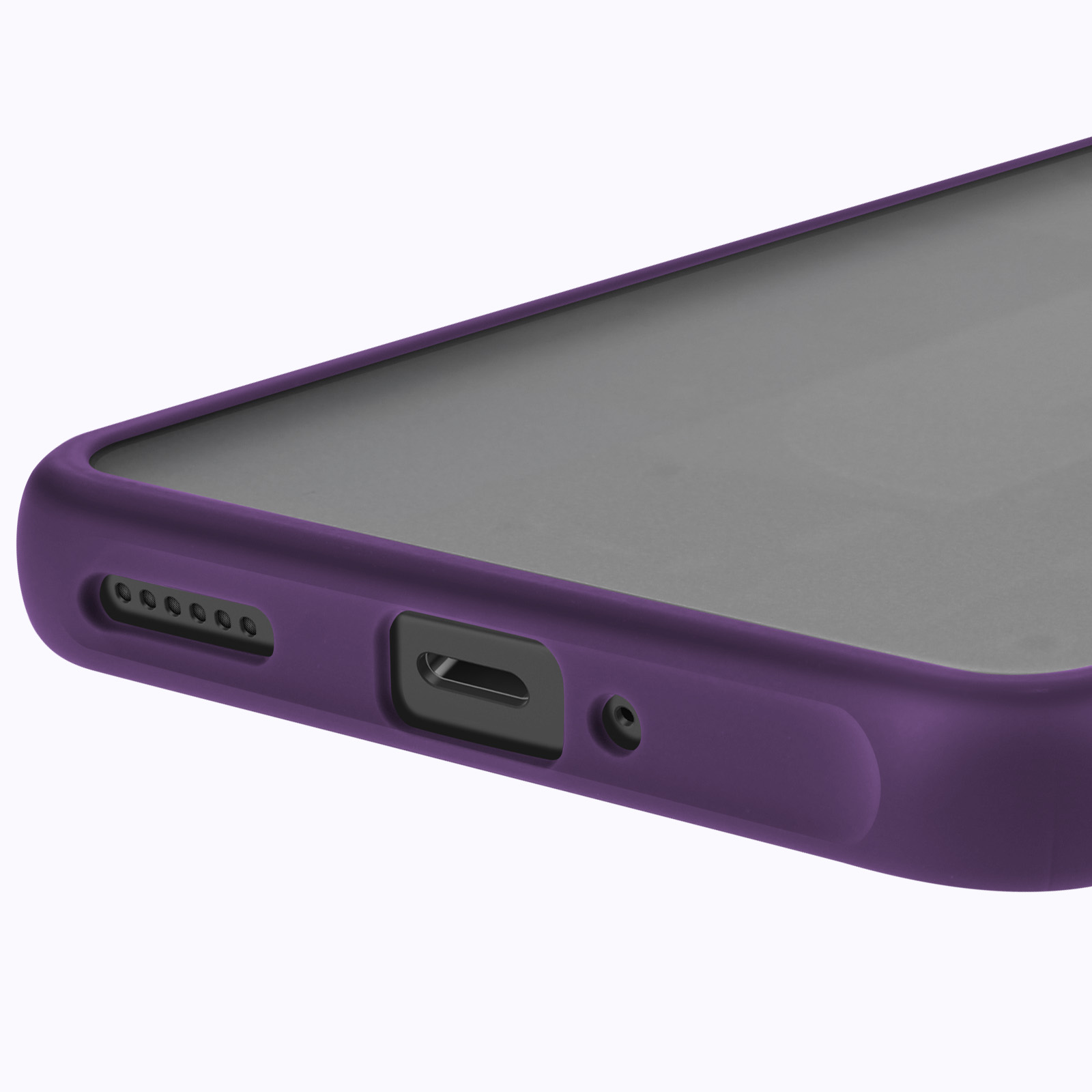 Gros plan sur étui de téléphone violet montrant port de charge, haut-parleur et bord du téléphone.