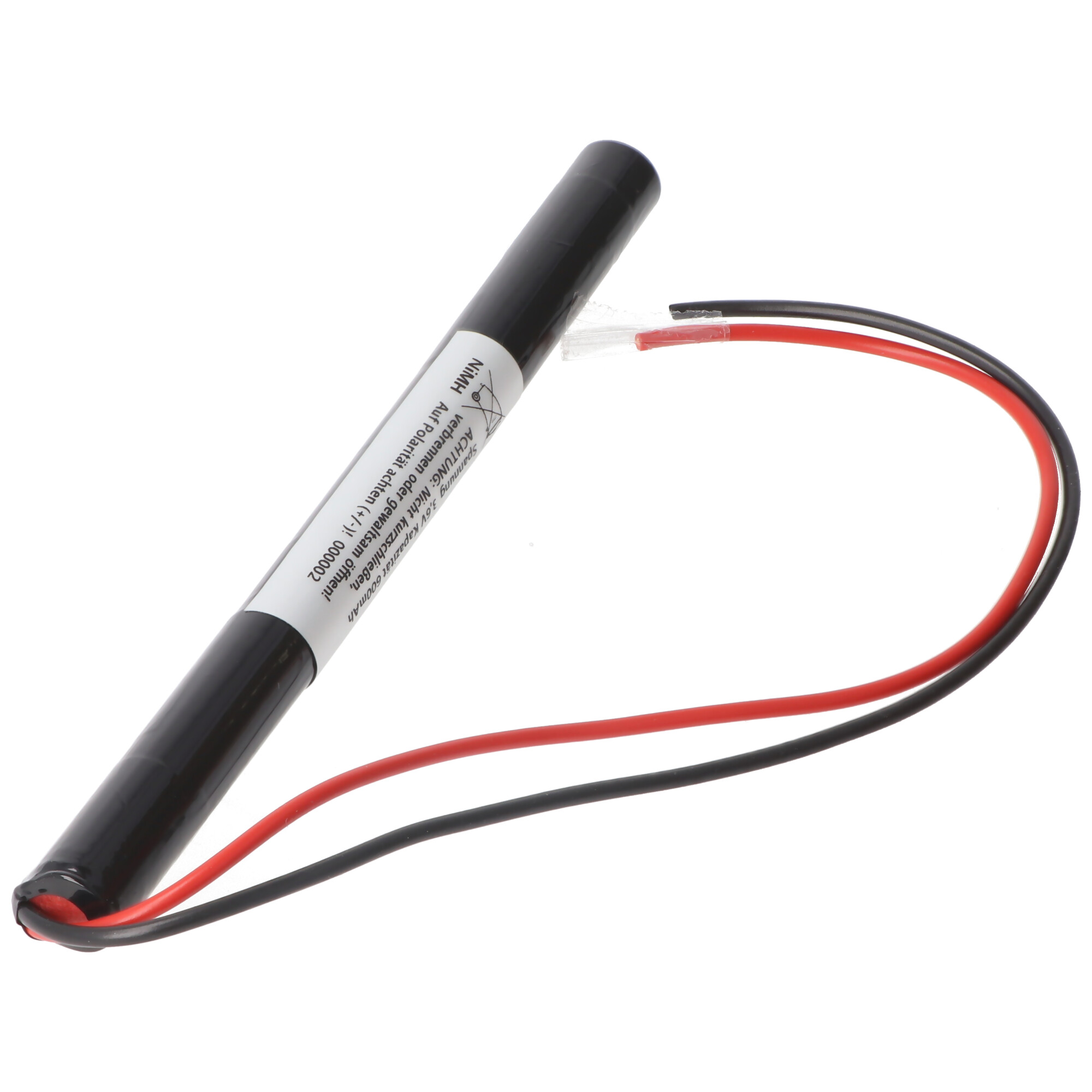 Schwarze Batterie mit Etikett. Rote und schwarze Drähte erstrecken sich von einem Ende. Weißer Hintergrund.