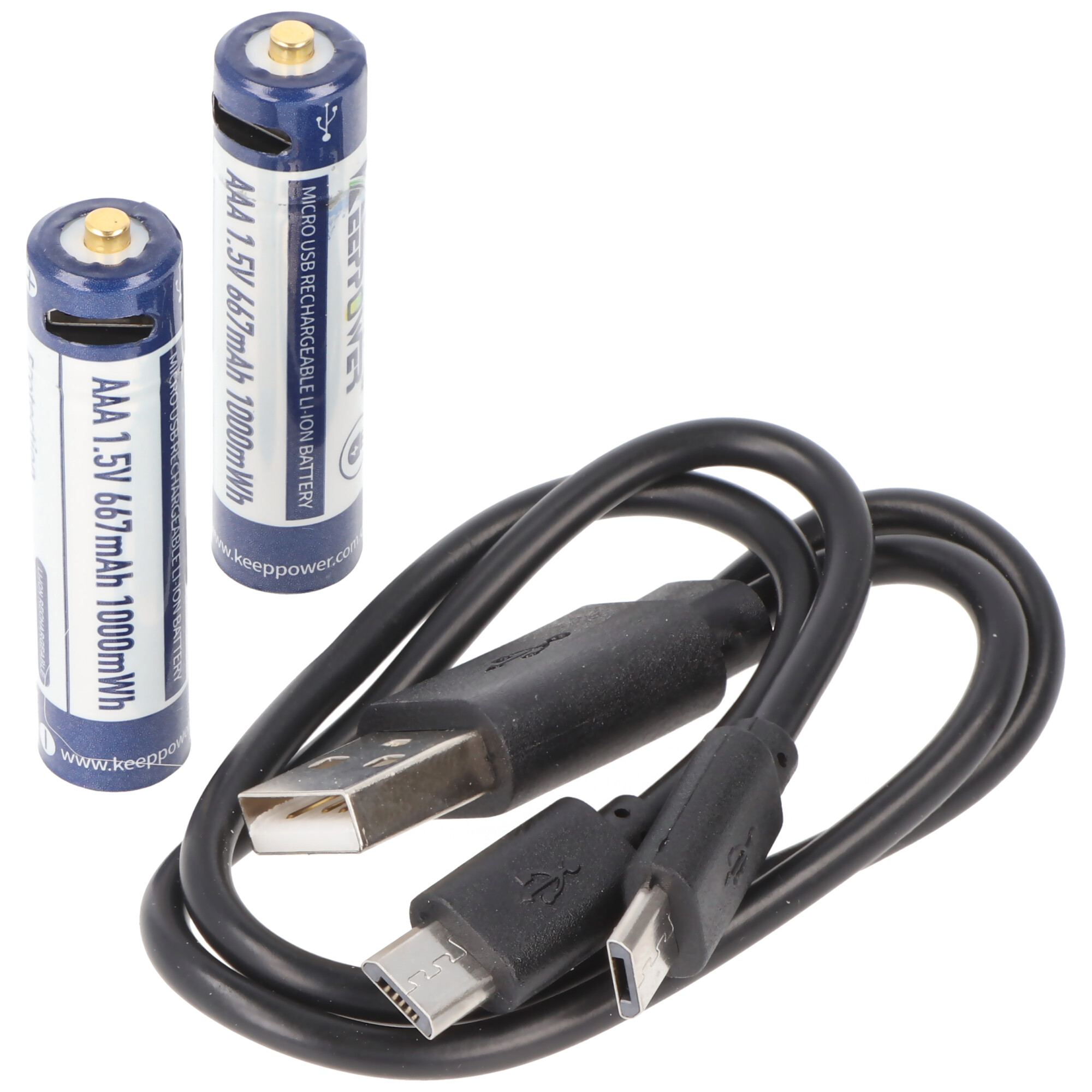 Zwei AAA-Batterien und ein USB-Kabel mit Micro-USB-Anschluss.