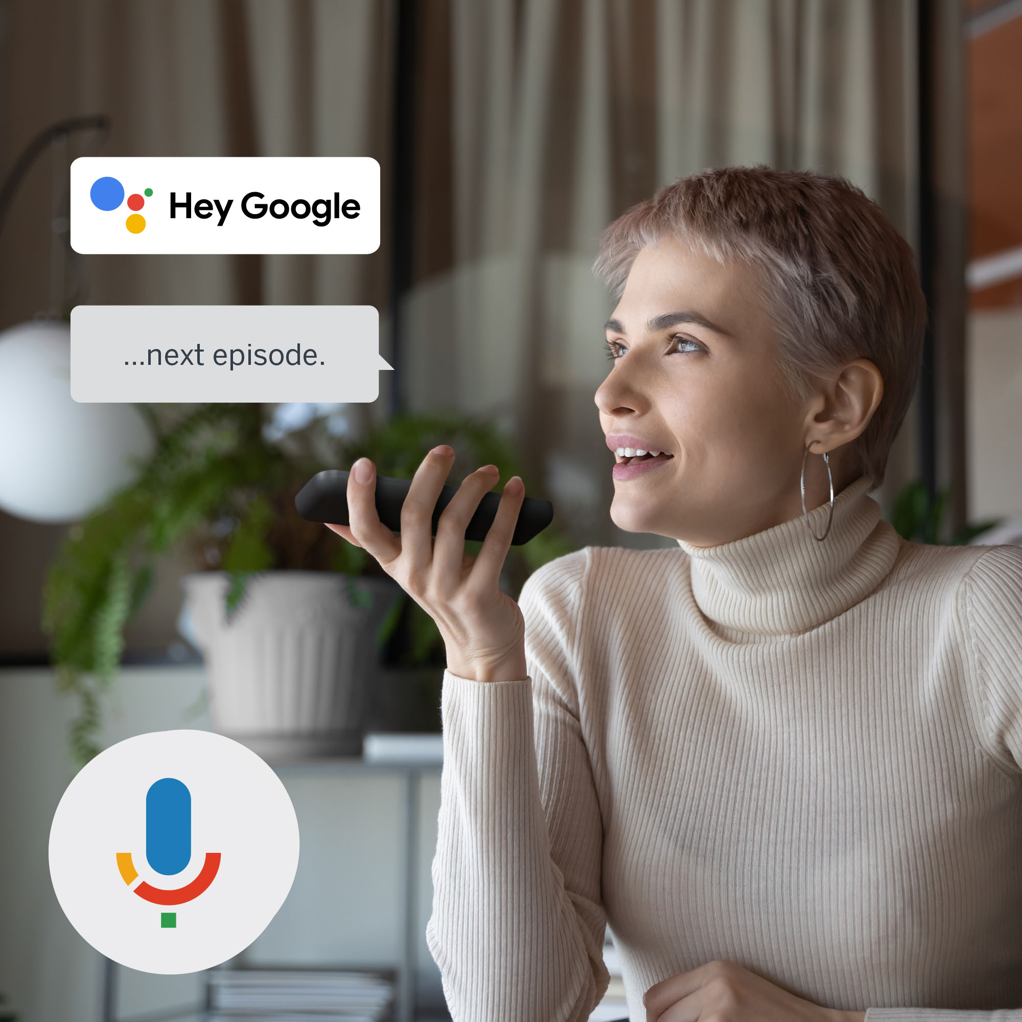 Una mujer habla a un micrófono y es visible una burbuja de diálogo de Google.