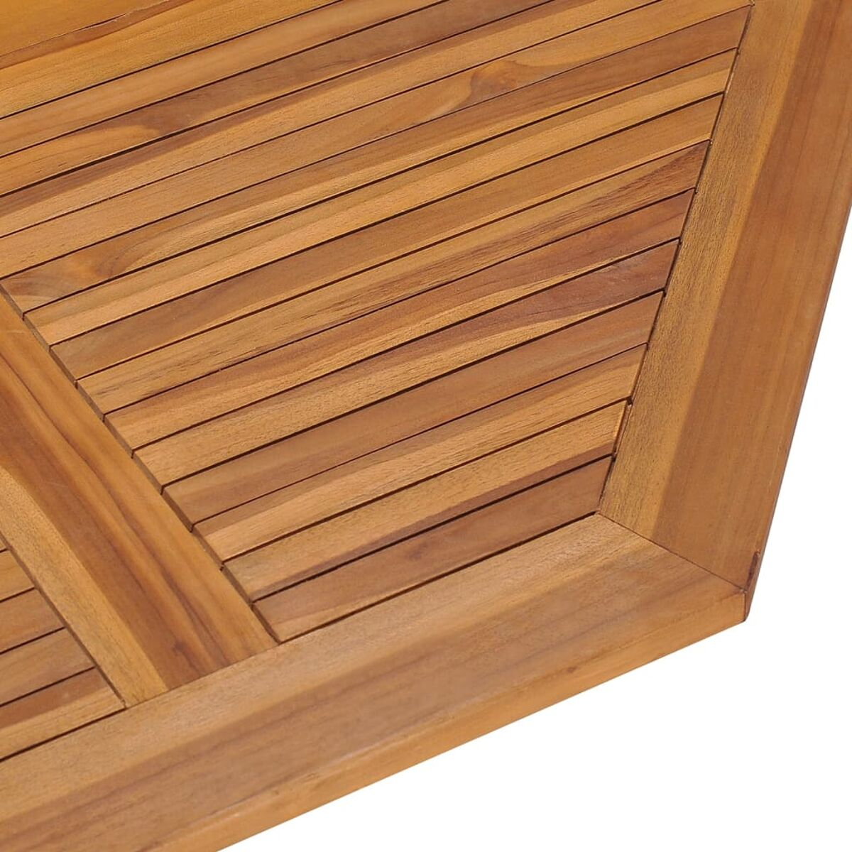 Nahaufnahme eines Holztisches. Holzmaserung, braune Farbe, abgewinkeltes Design mit Rand.