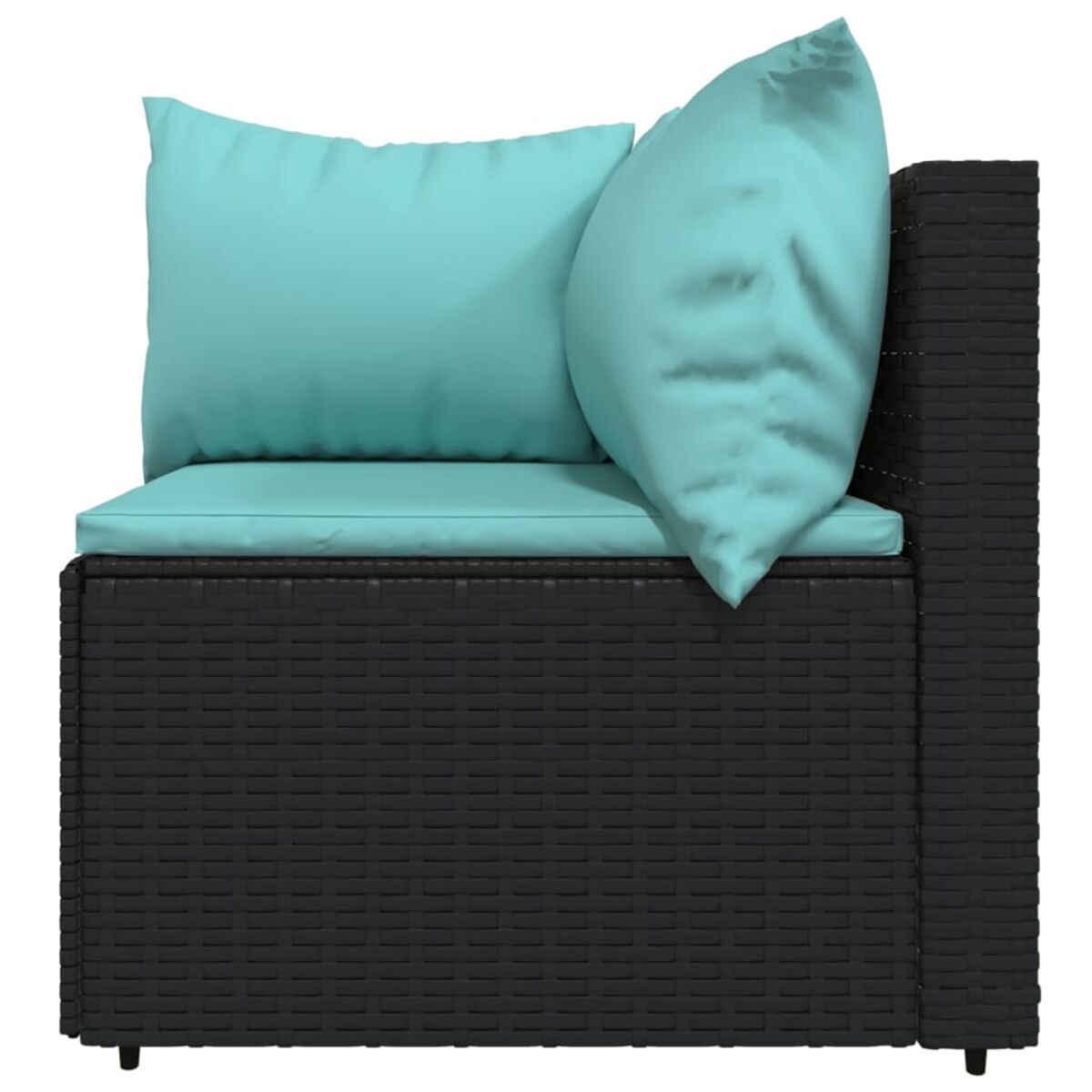 Ein Ecksofa für den Außenbereich mit schwarzem Korbgeflecht und türkisfarbenen Kissen. Eine Ecke hat ein Kissen, die andere einen Sitz.