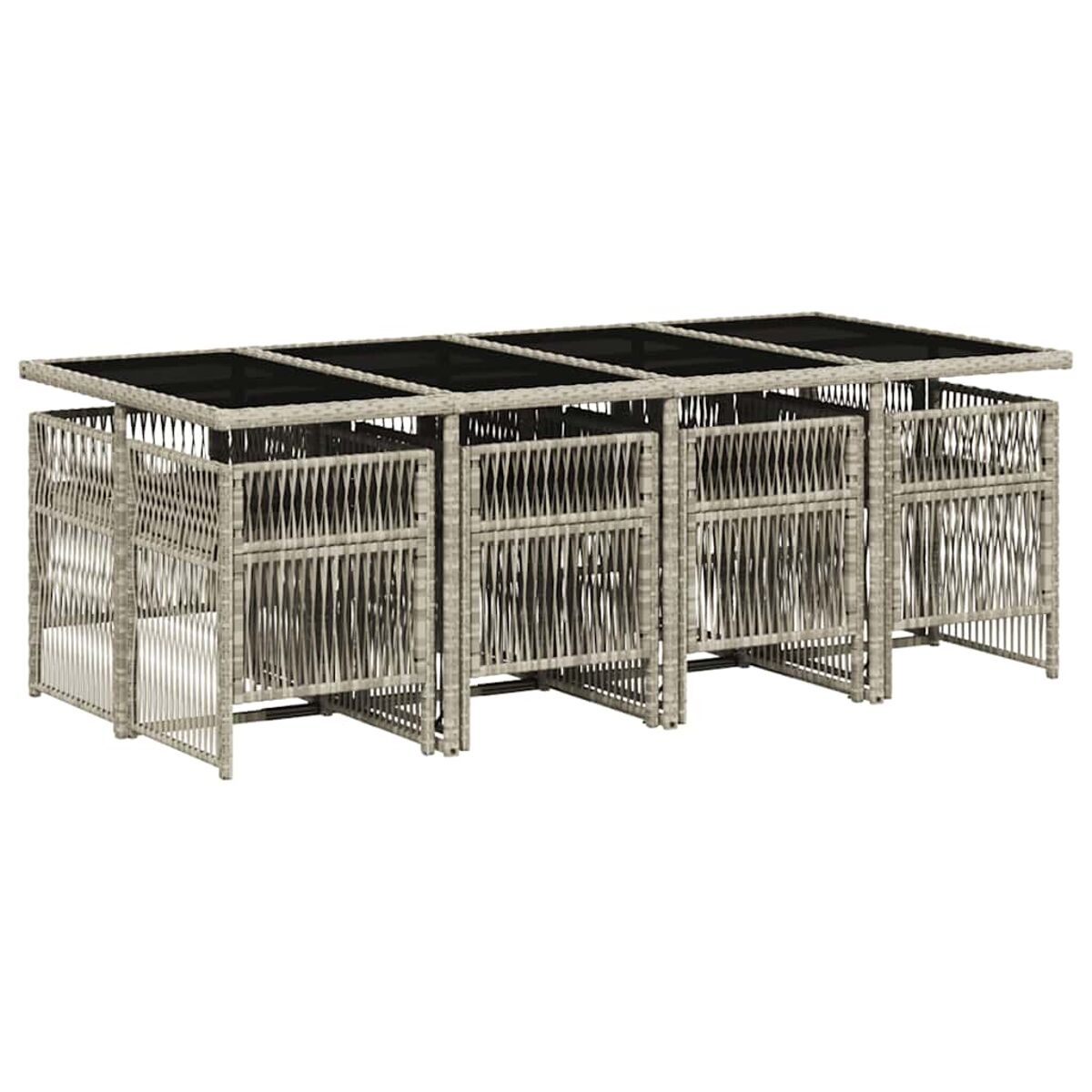 Rattan-Essgruppe für den Außenbereich mit Tisch und Stühlen. Weißer Hintergrund.