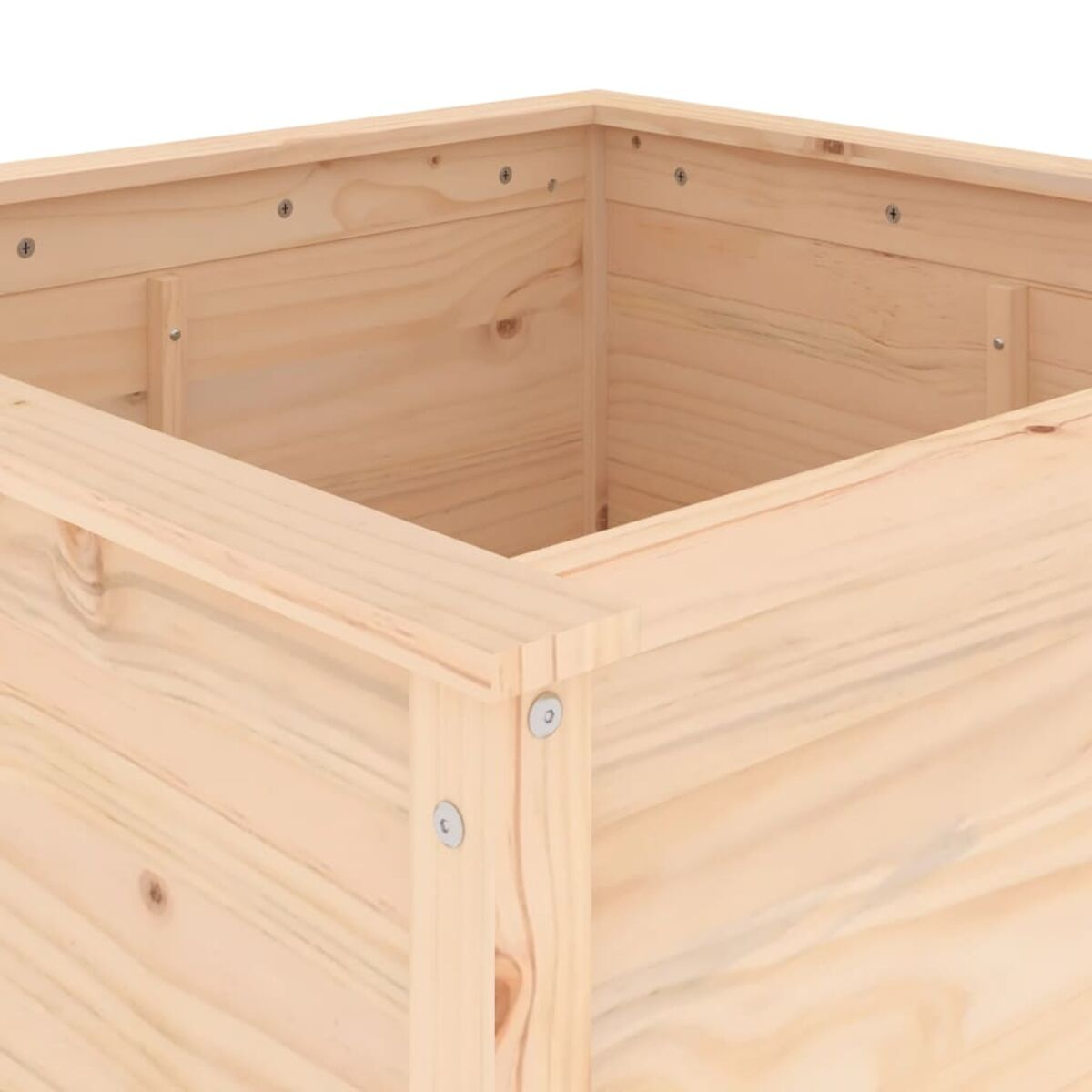 Nahaufnahme des Inneren einer Holzkiste, die die Tischlerei und Konstruktion zeigt.