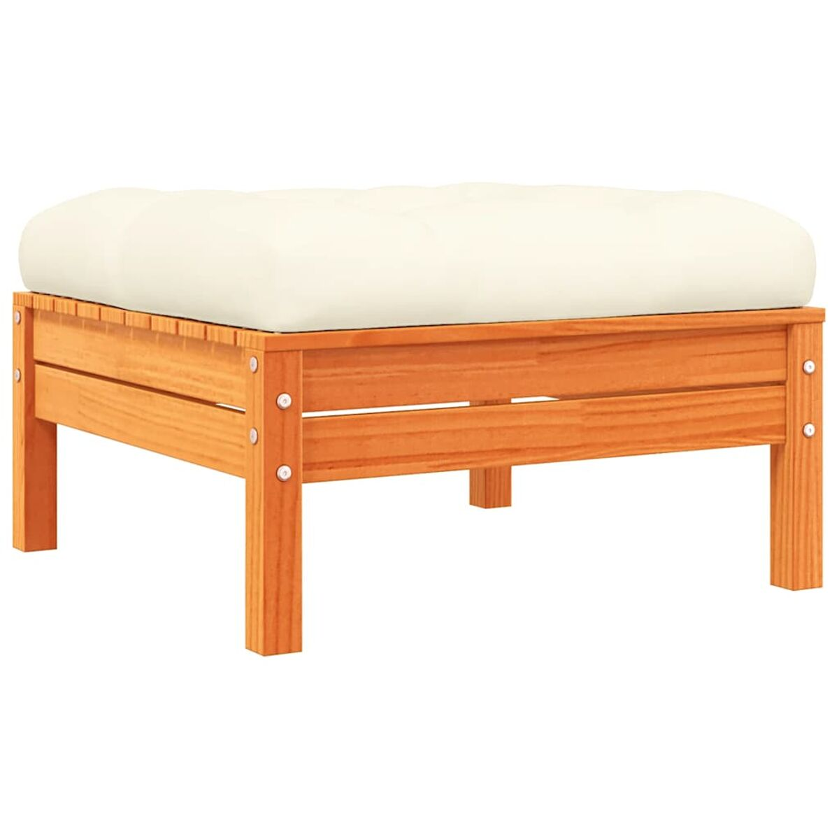 Hocker aus Holz mit cremefarbenem Kissen auf weißem Hintergrund.
