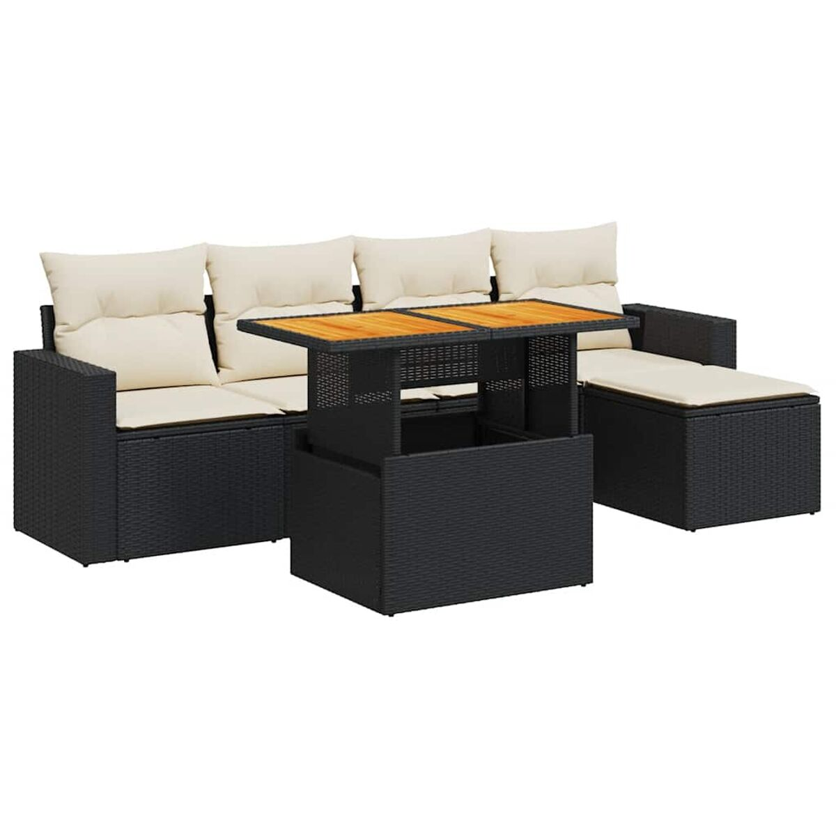 Divano componibile in vimini nero con cuscini color crema e un tavolino in legno. Sfondo bianco.