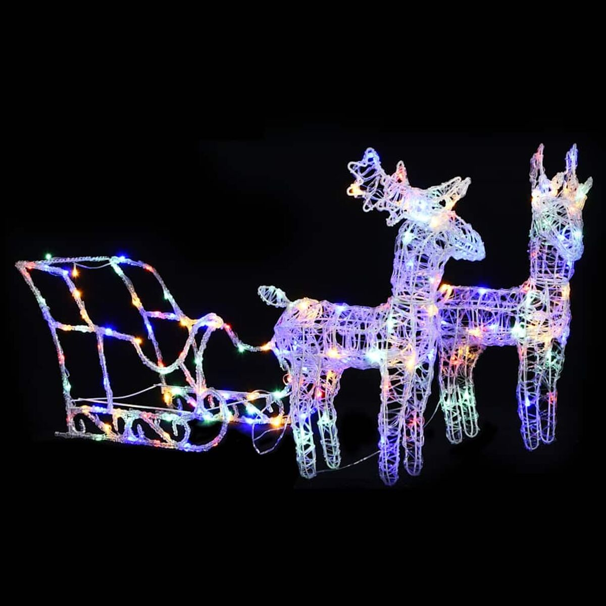 Weihnachtsbeleuchtung mit Rentieren, die einen Schlitten ziehen. Mehrfarbige Lichter auf Schwarz.