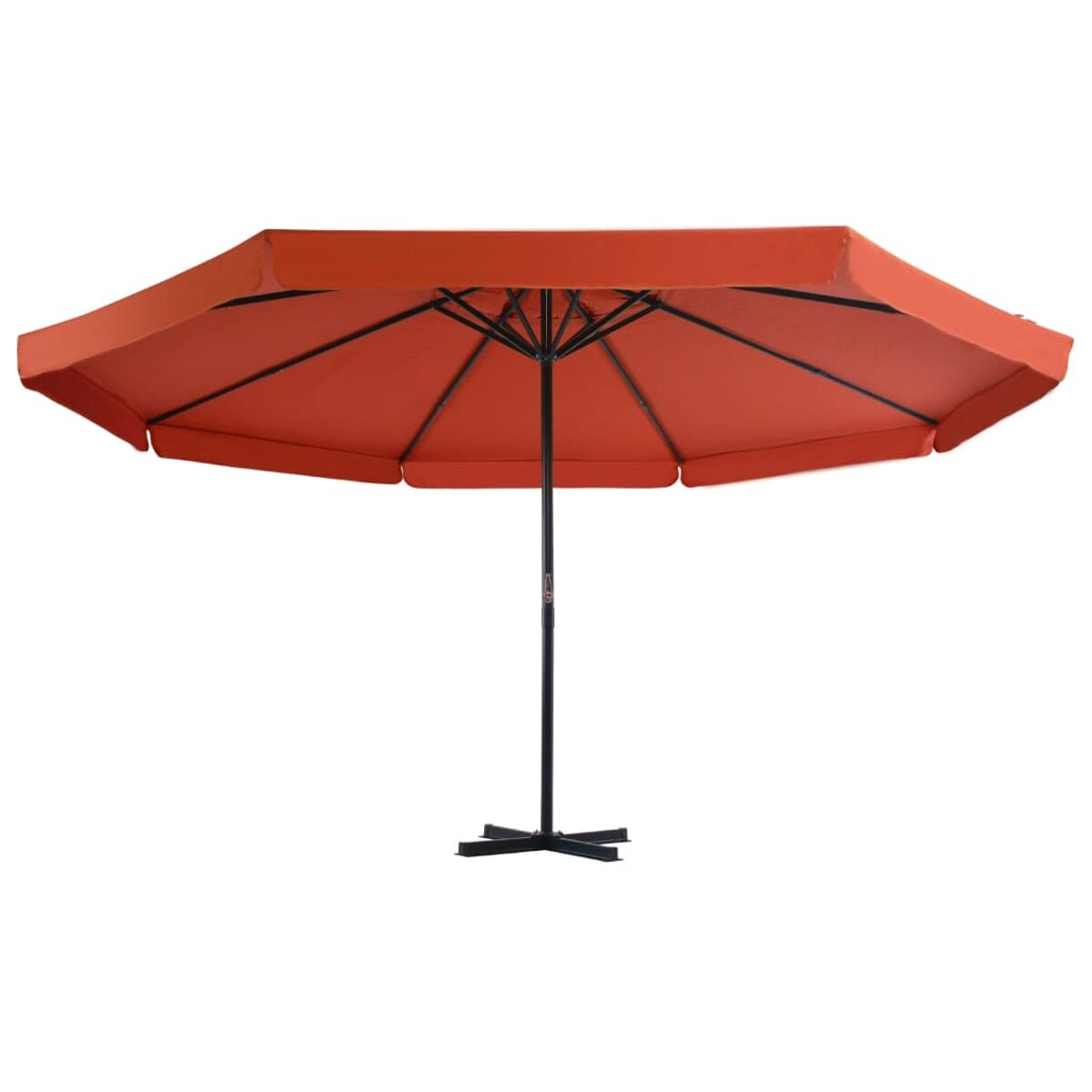 Ein orangefarbener Sonnenschirm im Freien mit schwarzem Pfahl und Sockel auf weißem Grund.