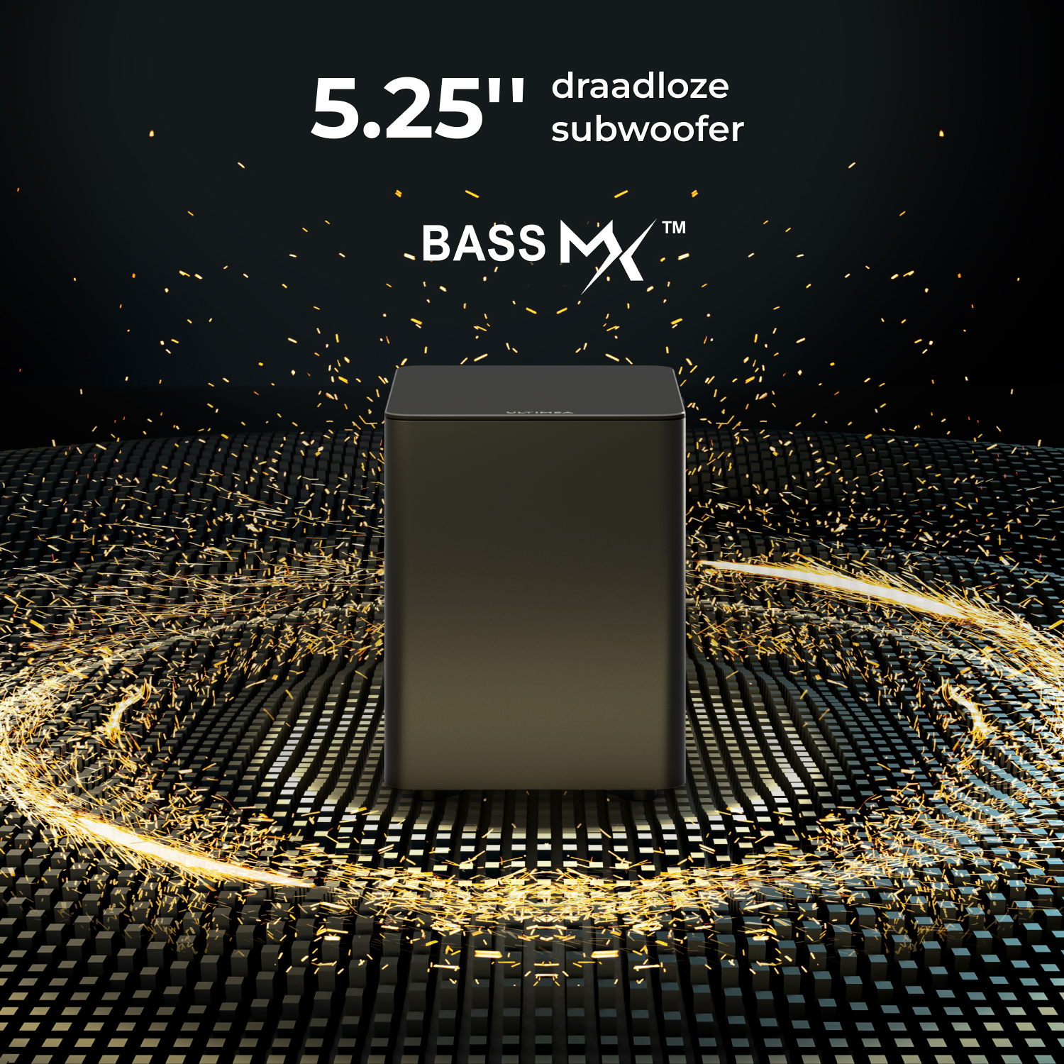 Caisson de basses noir avec effets scintillants. Le texte indique 5.25" draadloze subwoofer et BASS MX.