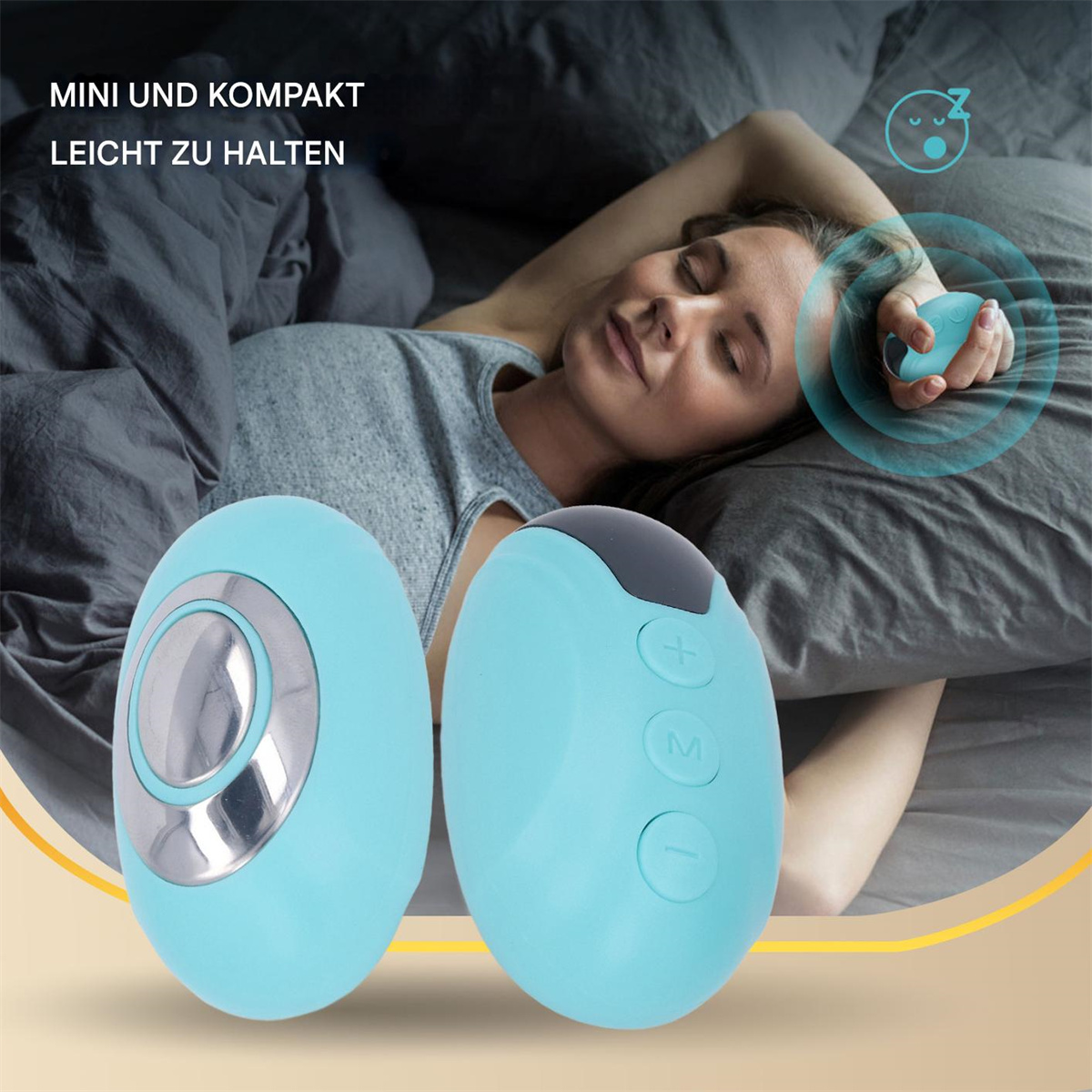 Frau schläft im Bett mit hellblauem Gerät in der Hand. Zwei Geräte im Vordergrund.