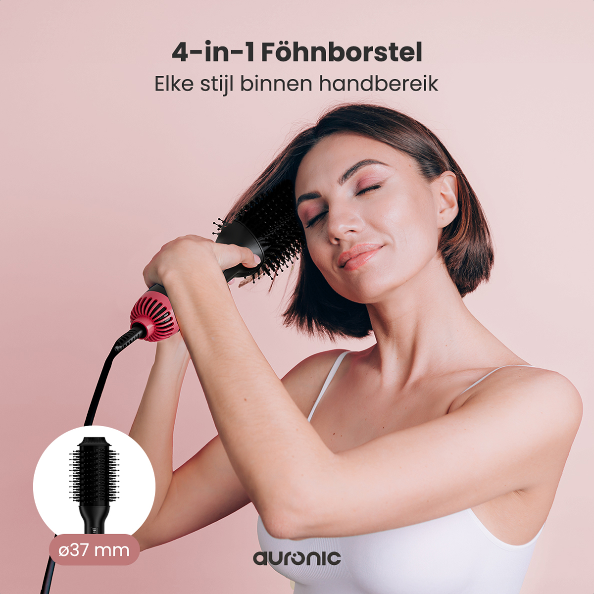 Femme utilisant une brosse coiffante, avec du texte sur le produit.