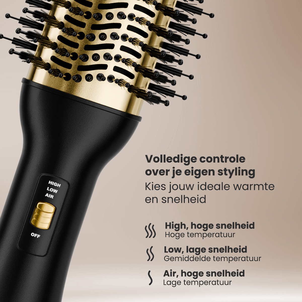 Close-up van een zwart-gouden haarstyler met een knop en tekst.