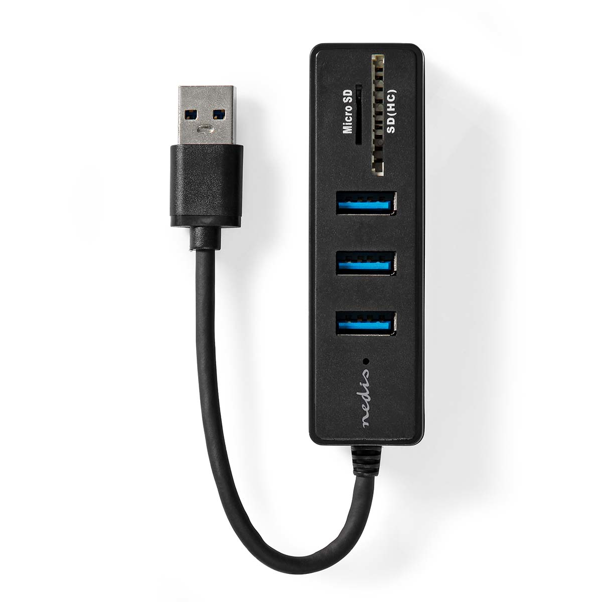 Zwarte Nedis USB-hub met USB- en SD-kaartsleuven, en een aangesloten USB-kabel.