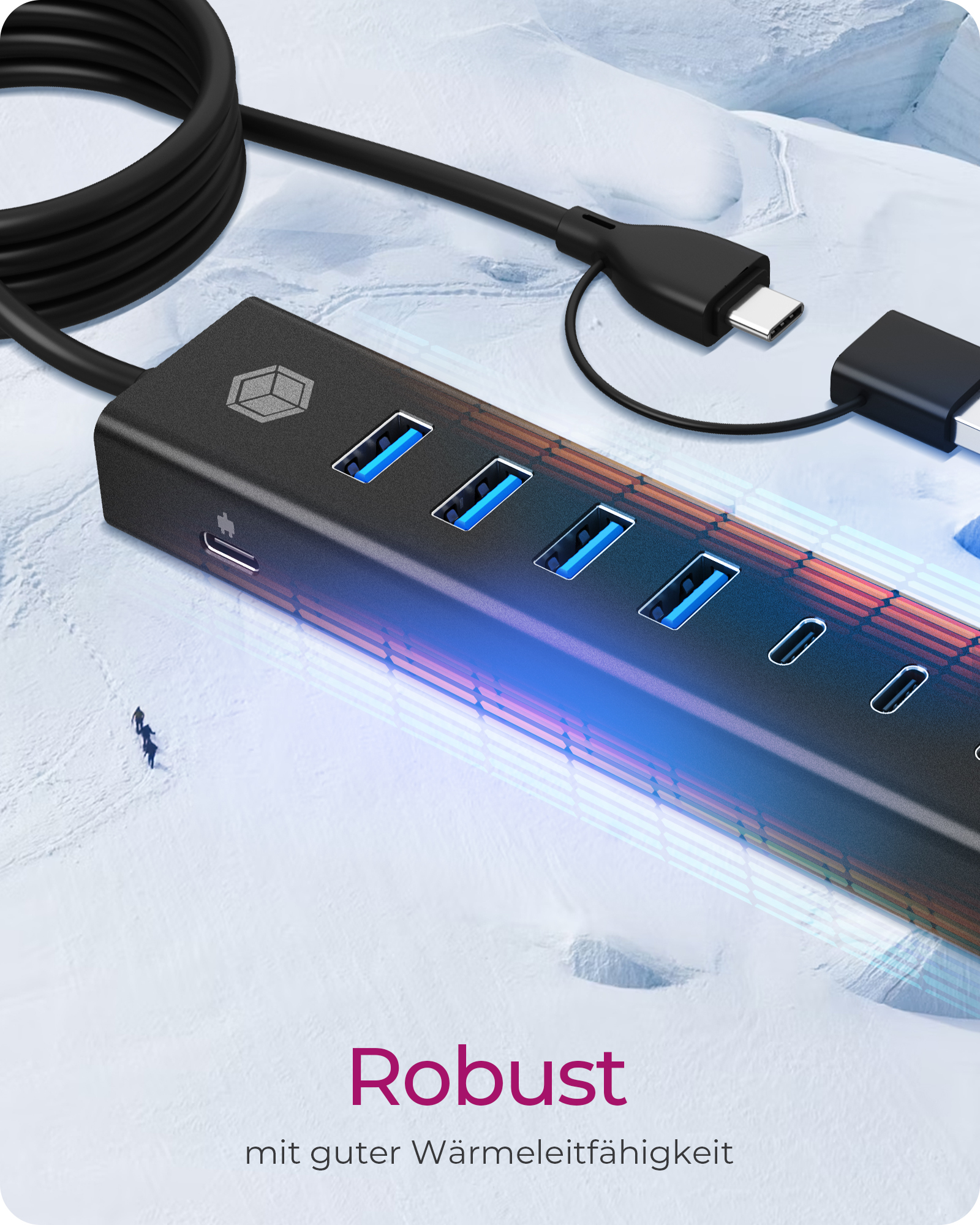 Hub USB nero con più porte, cavo nero e sfondo innevato con tre piccole figure.