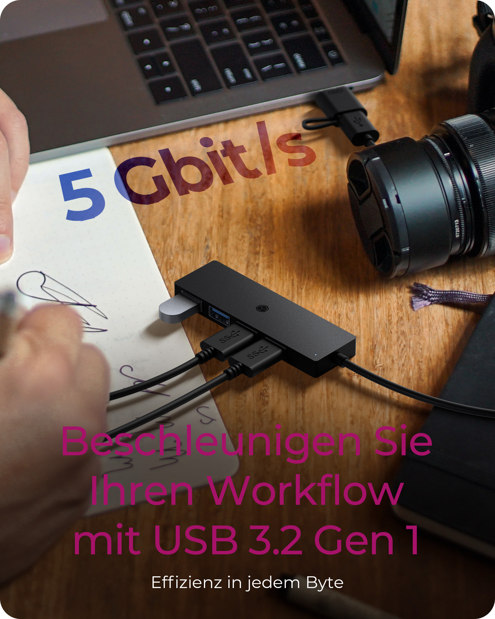 Hub USB nero con più porte collegato a un laptop e ad altri dispositivi su un tavolo di legno.