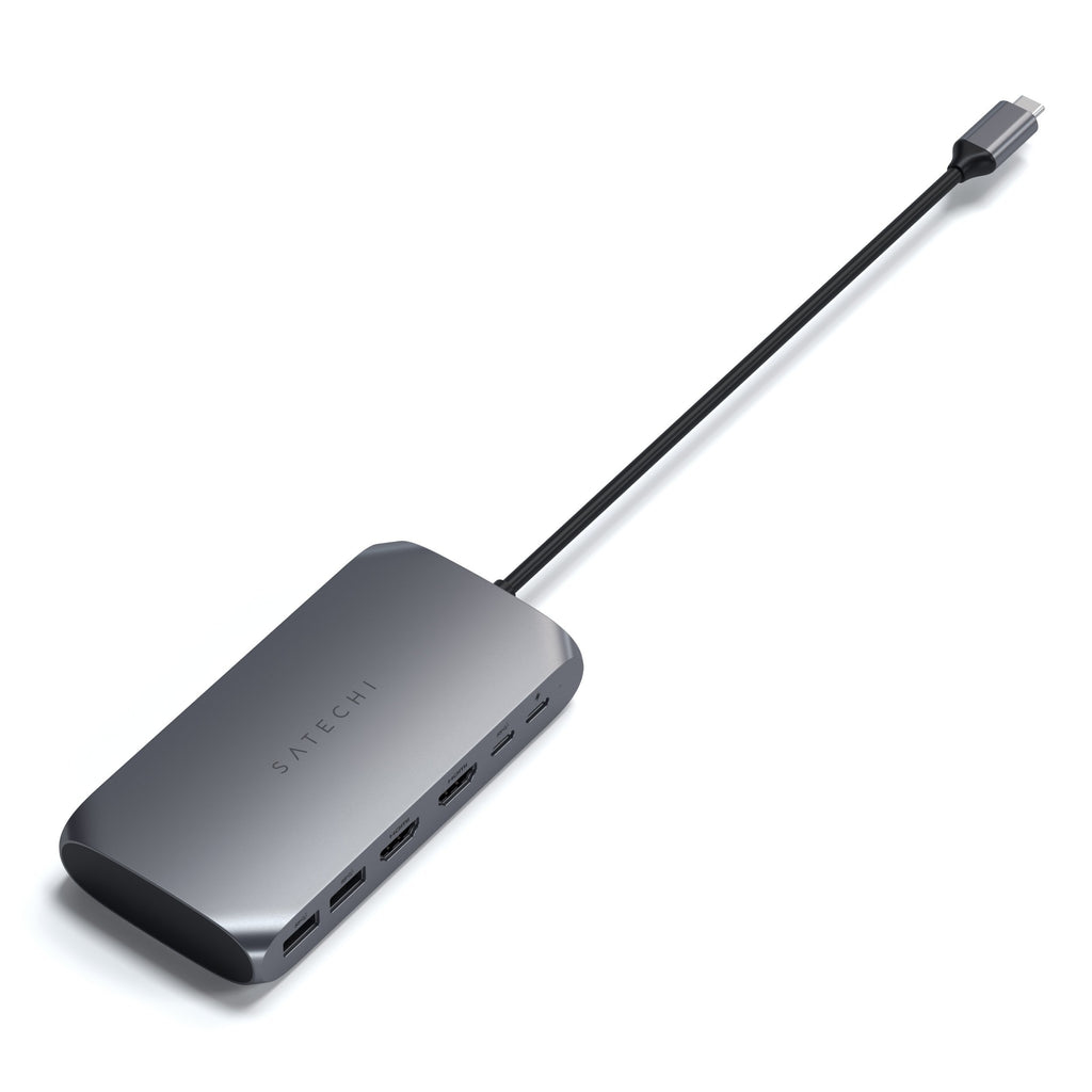Un hub USB-C grigio con più porte e un cavo.
