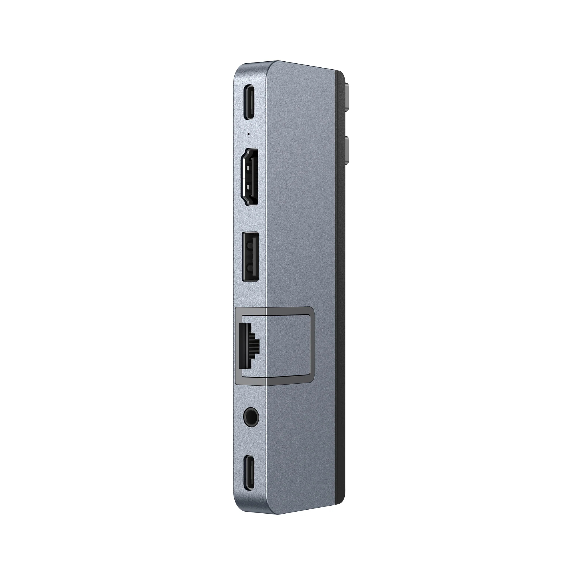 Hub USB-C grigio con più porte. Ha porte HDMI, USB ed Ethernet.