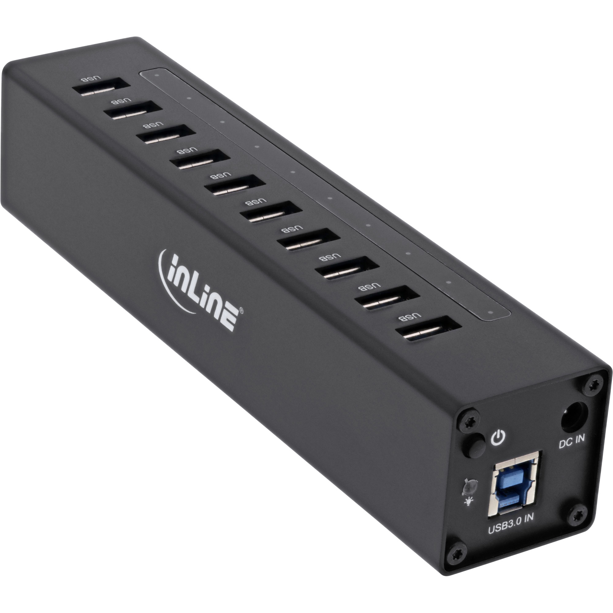 Un hub USB nero con più porte. L'hub ha il logo inline e un pulsante di accensione.