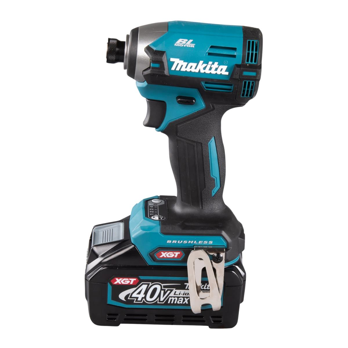 Avvitatore a impulsi Makita nero e verde acqua con batteria. Etichettato 'Brushless'.