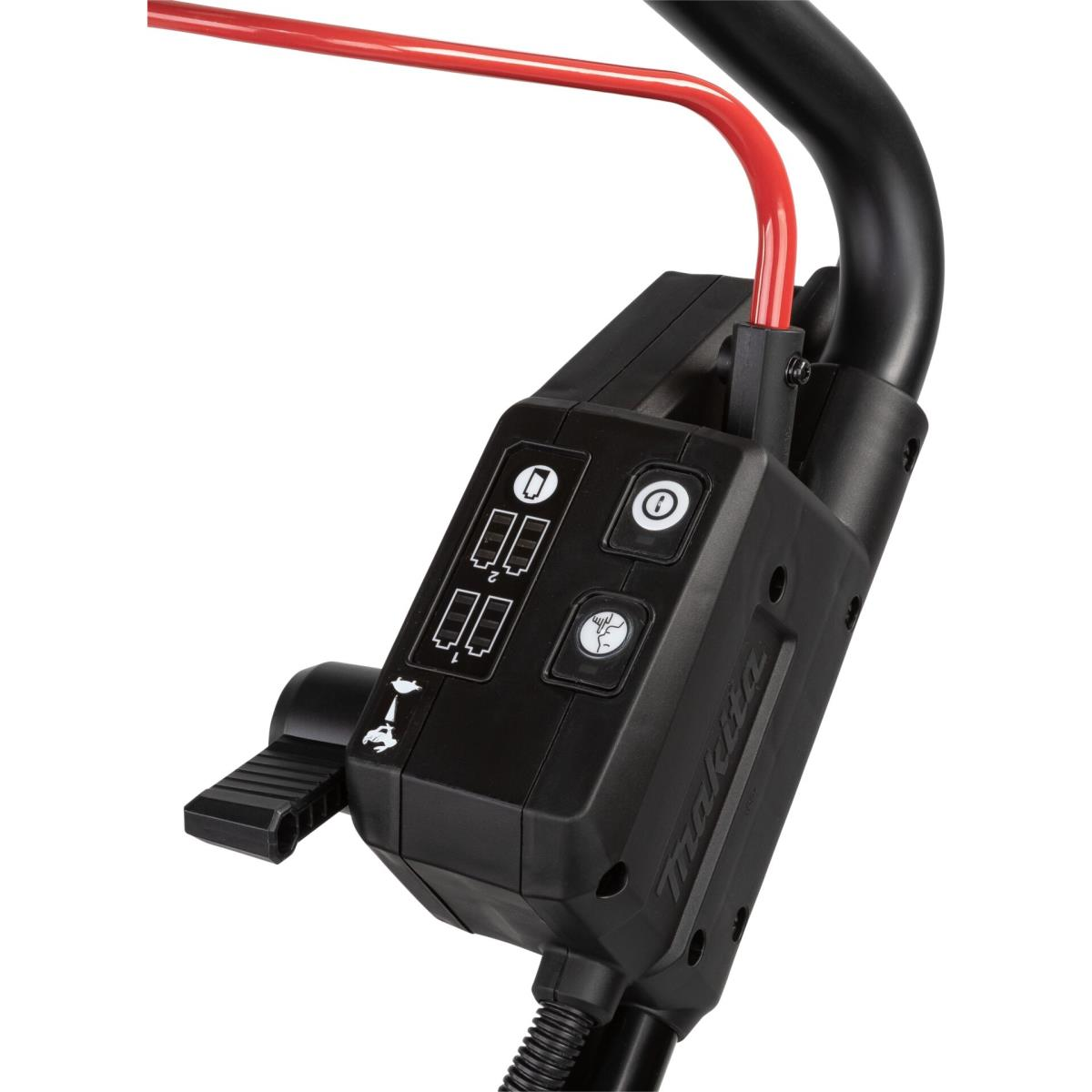 Manillar negro de cortacésped con botones y cable rojo, primer plano.