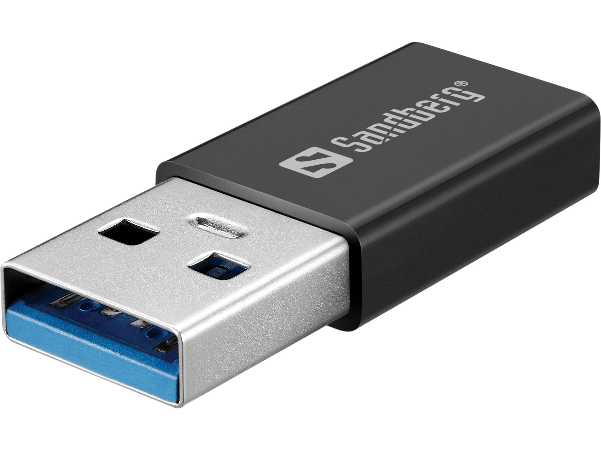 Czarny konektor USB-A z logo Sandberg. Niebieskie wnętrze. Białe tło.