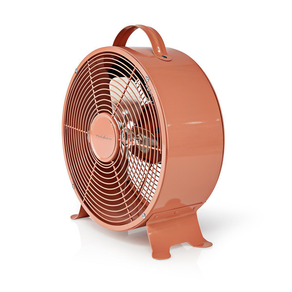 Un ventilateur rond de couleur cuivrée avec une poignée et un support. Il a une grille de sécurité et des pales.