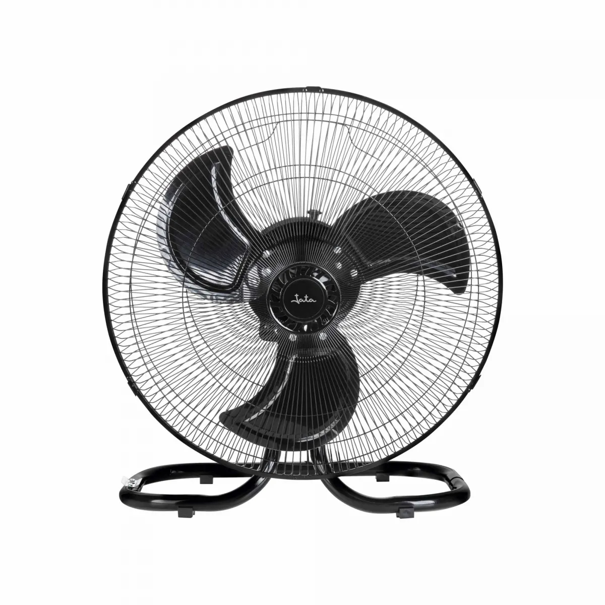 Ventilador de pie negro con tres aspas. Tiene una rejilla circular y una base curva.