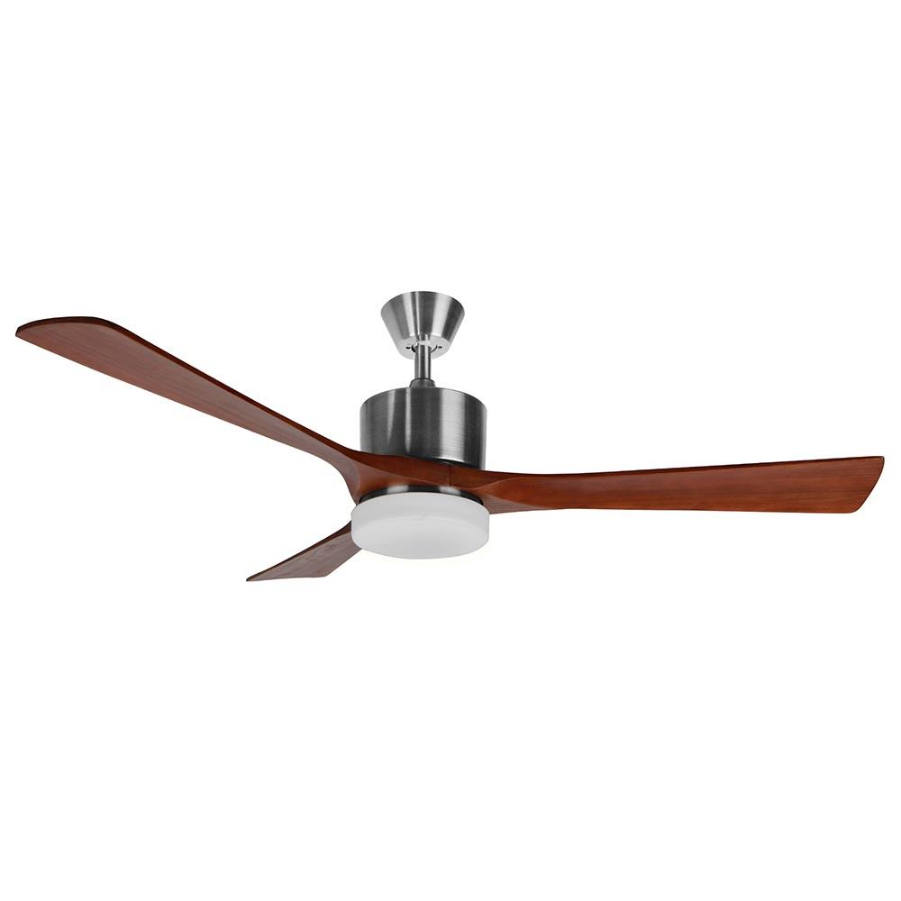 Un ventilador de techo con tres aspas marrones, un motor plateado y una lámpara blanca.