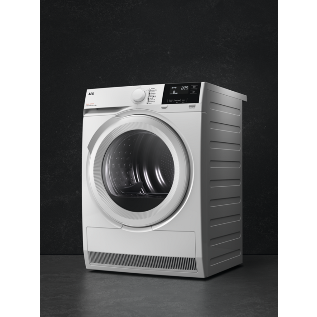 Biała suszarka AEG, z dużymi okrągłymi drzwiami i wyświetlaczem cyfrowym, czarne tło.