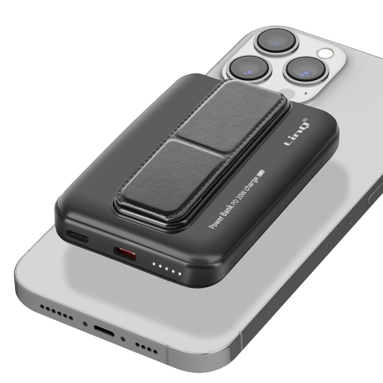 Un power bank nero con telefono collegato, che mostra una porta di ricarica e un pulsante.