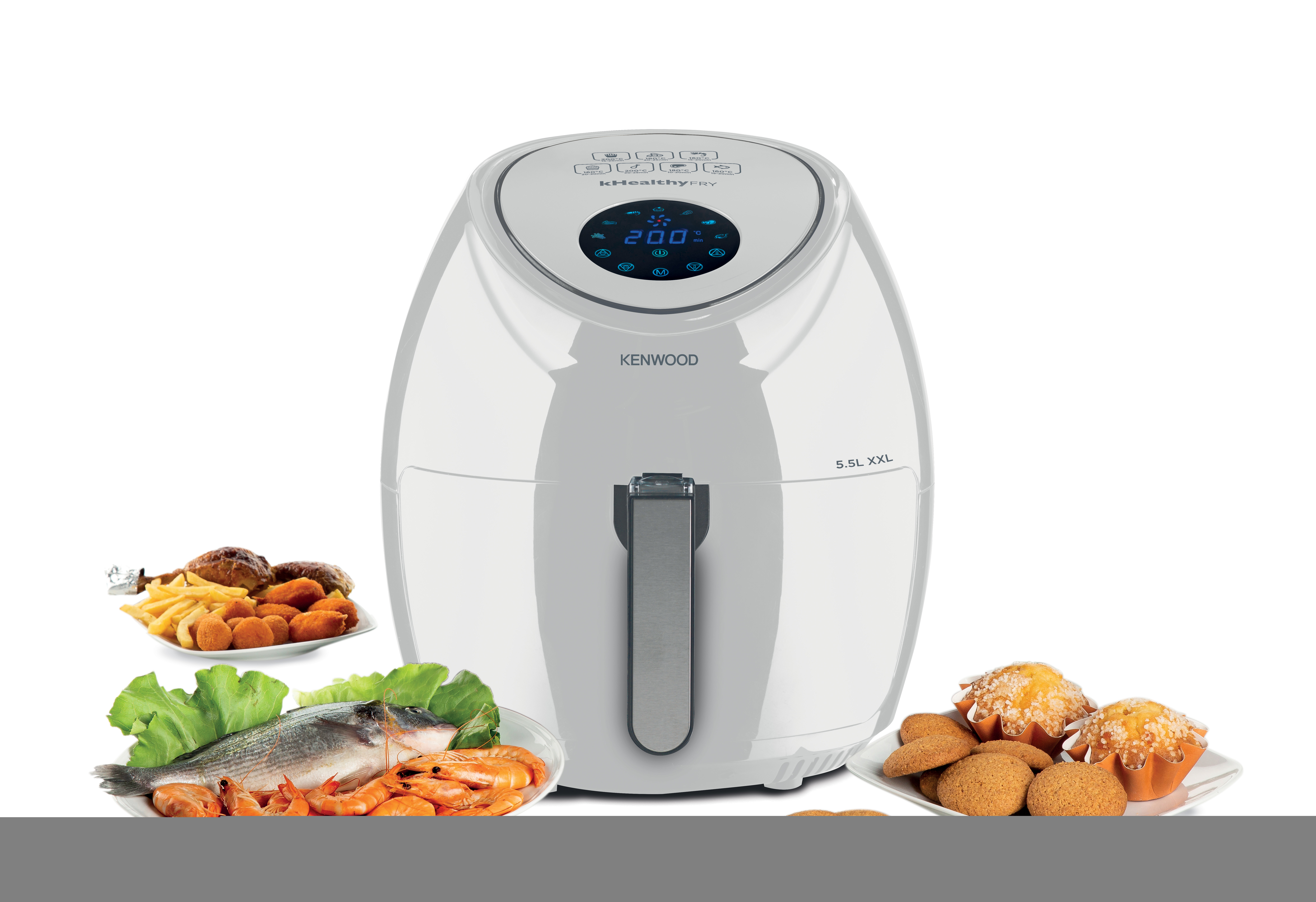 Ekranlı beyaz bir Kenwood hava fritözü, patates kızartması, balık, karides ve fırınlanmış ürünler içeren yemek tabakları.
