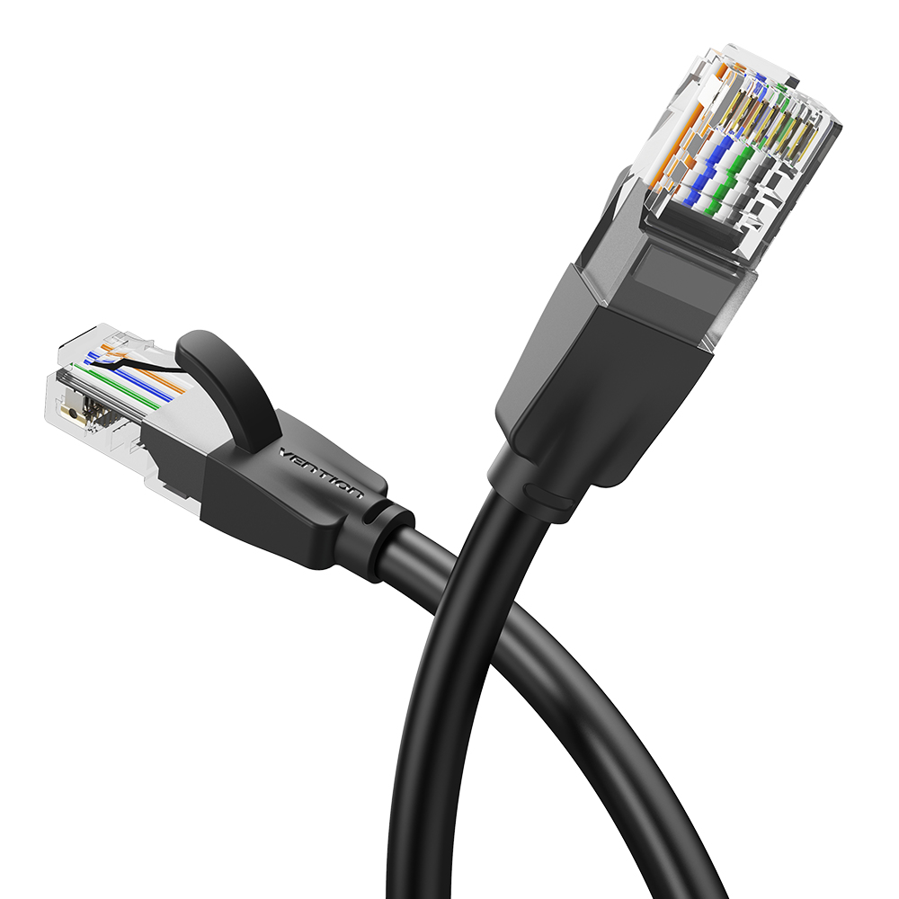 Due cavi Ethernet neri con connettori trasparenti, incrociati l'uno sull'altro.