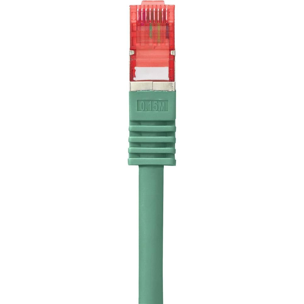 Cavo di rete verde con connettore rosso trasparente, sfondo bianco.