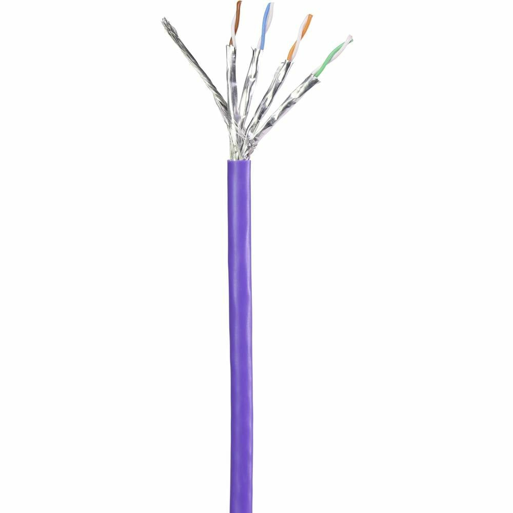 Cavo viola con fili metallici e colorati esposti. Sfondo bianco.