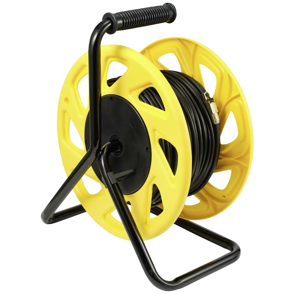 Avvolgicavo giallo su supporto, maniglia e telaio neri. Sfondo bianco.