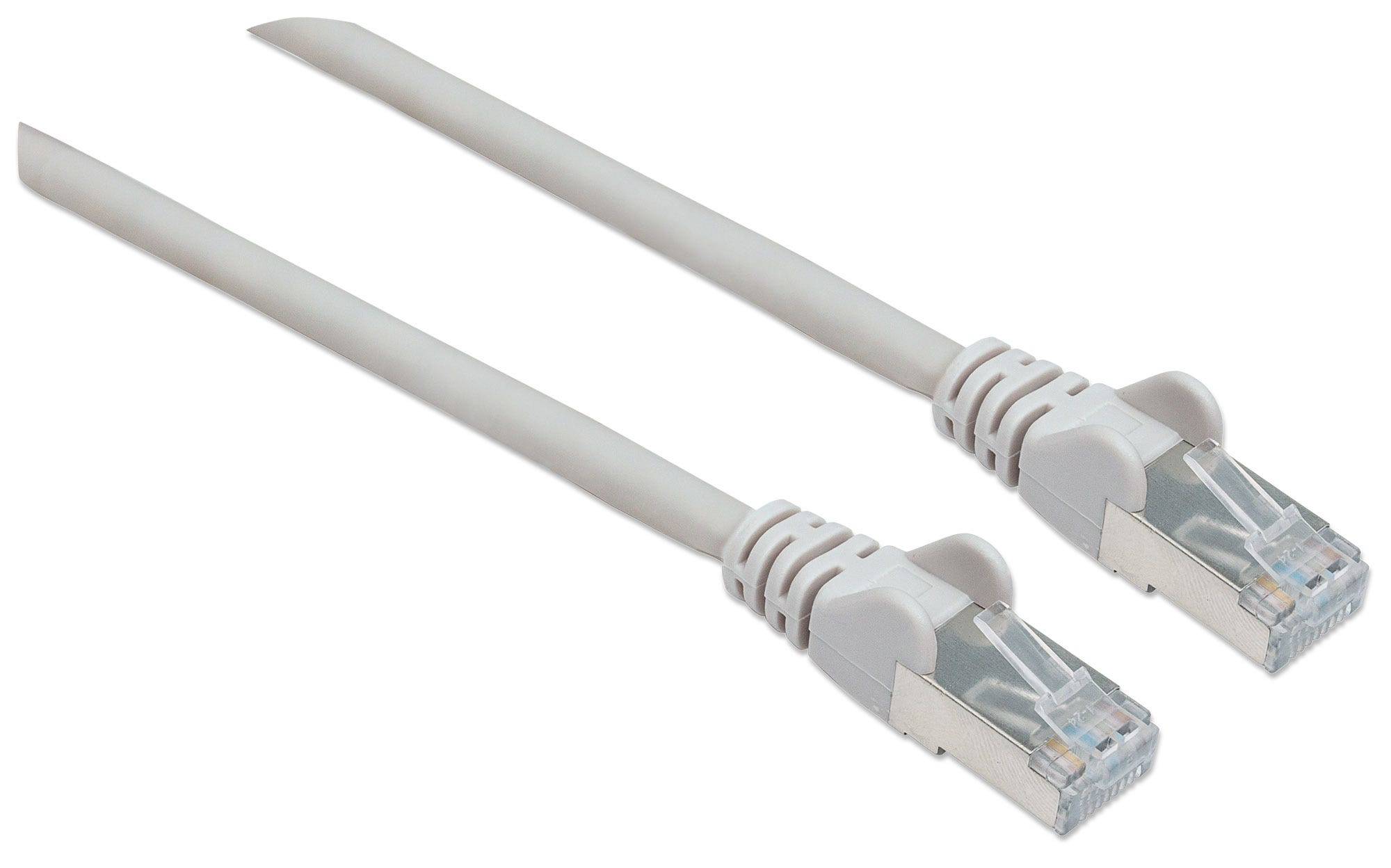Due cavi Ethernet grigi con connettori RJ45, angolati su sfondo bianco, per connessioni di rete.