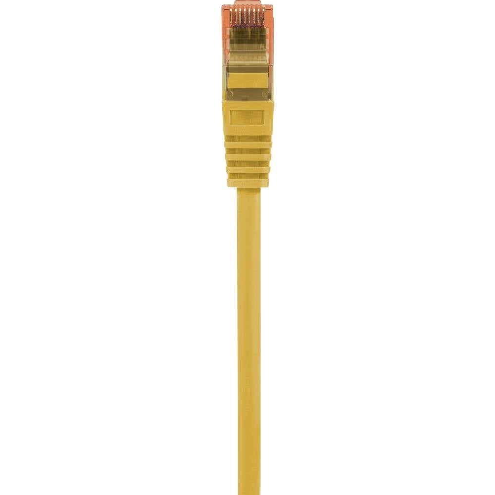 Cavo di rete giallo con connettore giallo. Il cavo è su sfondo bianco.