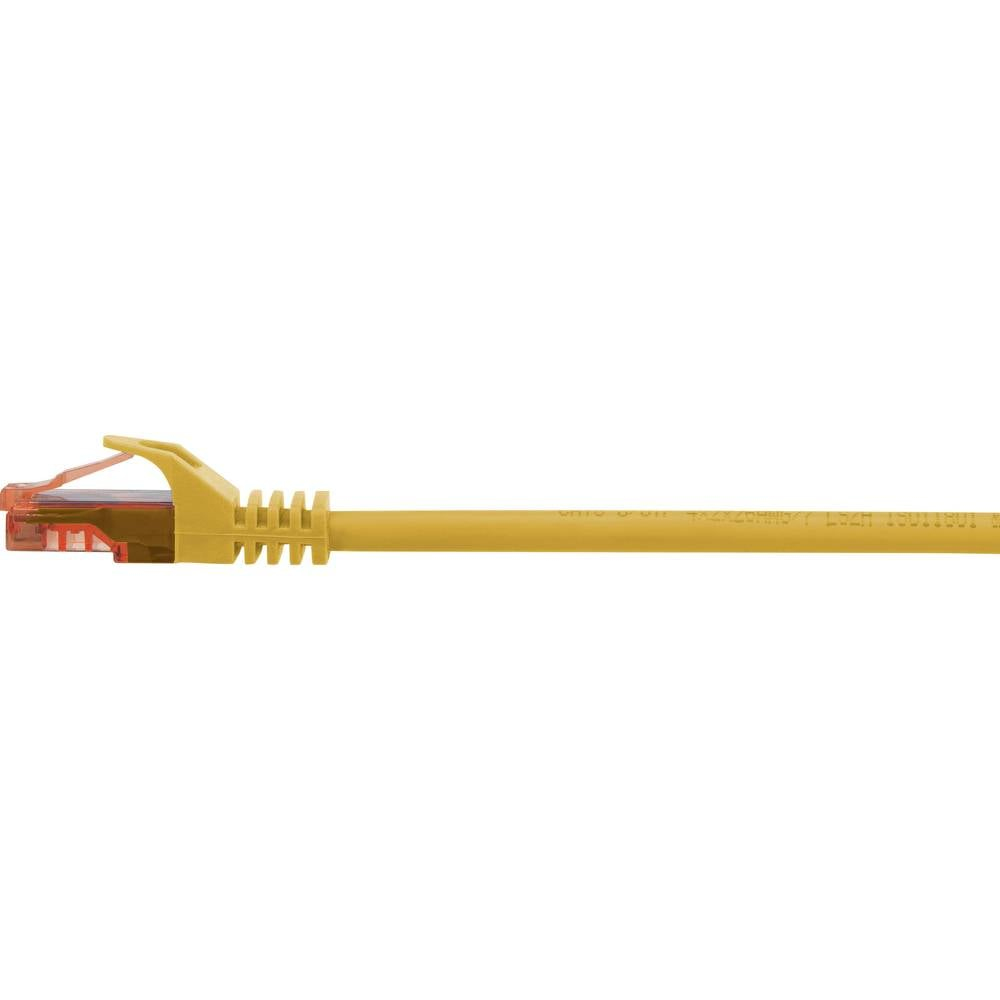 Primo piano di un connettore per cavo Ethernet giallo. Un cavo giallo con un connettore rosso.