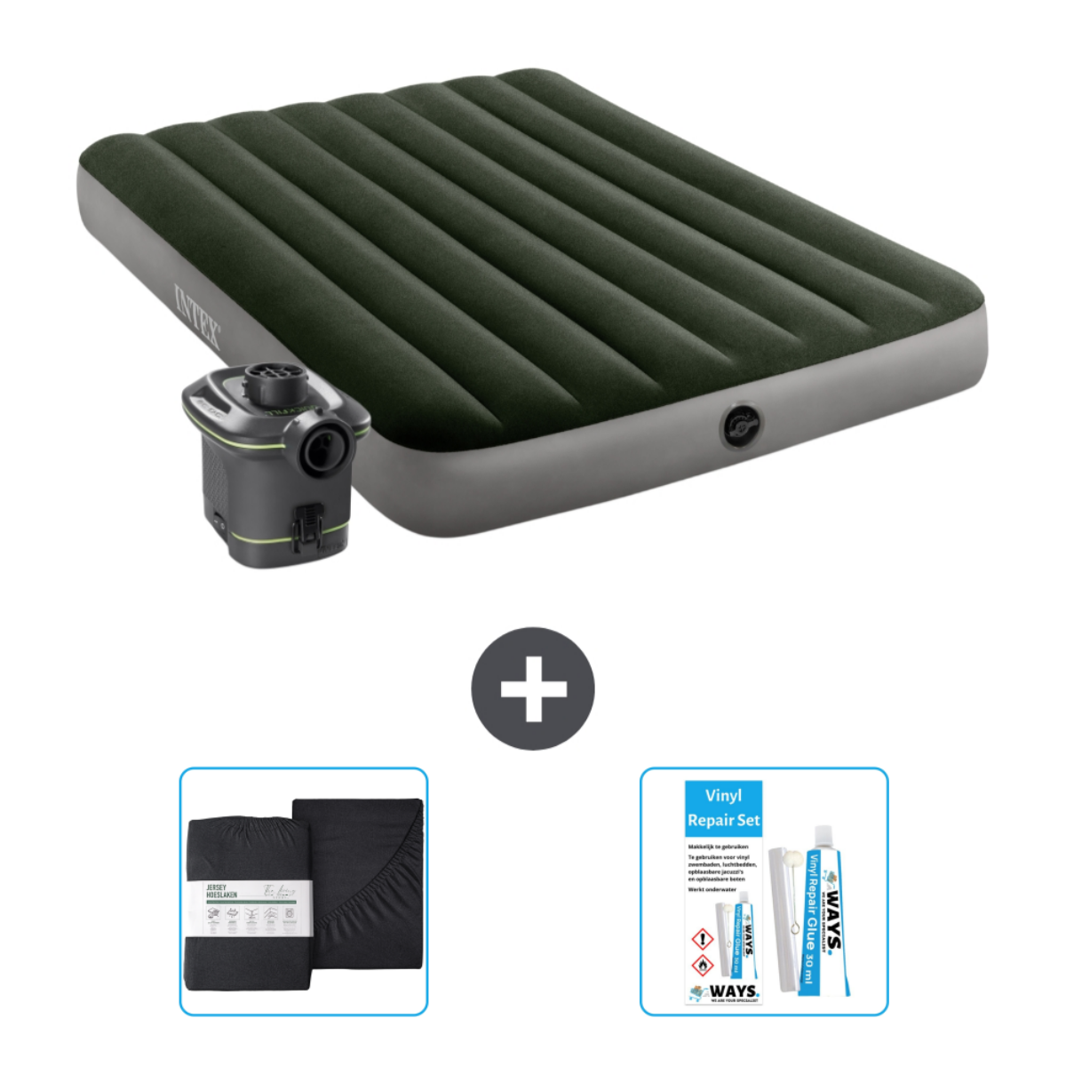 Donkergroene opblaasbare matras, lakens, pomp en reparatieset. Witte achtergrond.