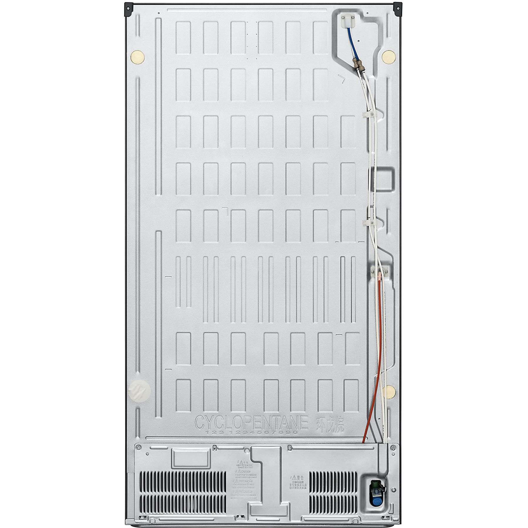 Rückansicht eines Kühlschranks. Graue Metallrückwand mit Lüftungsschlitzen, Drähten und Aufkleber.