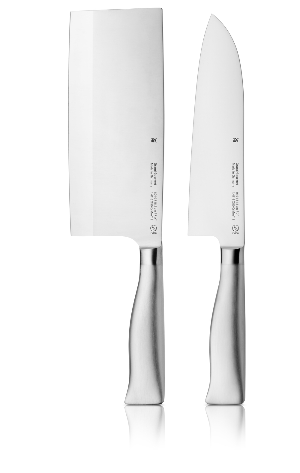 Zwei Küchenmesser. Ein Hackbeil und ein Messer.