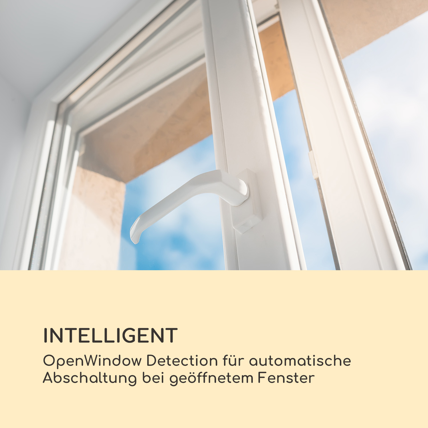 Fenster mit weißem Rahmen und Griff. Der Himmel ist sichtbar. Text: OpenWindow Detection.