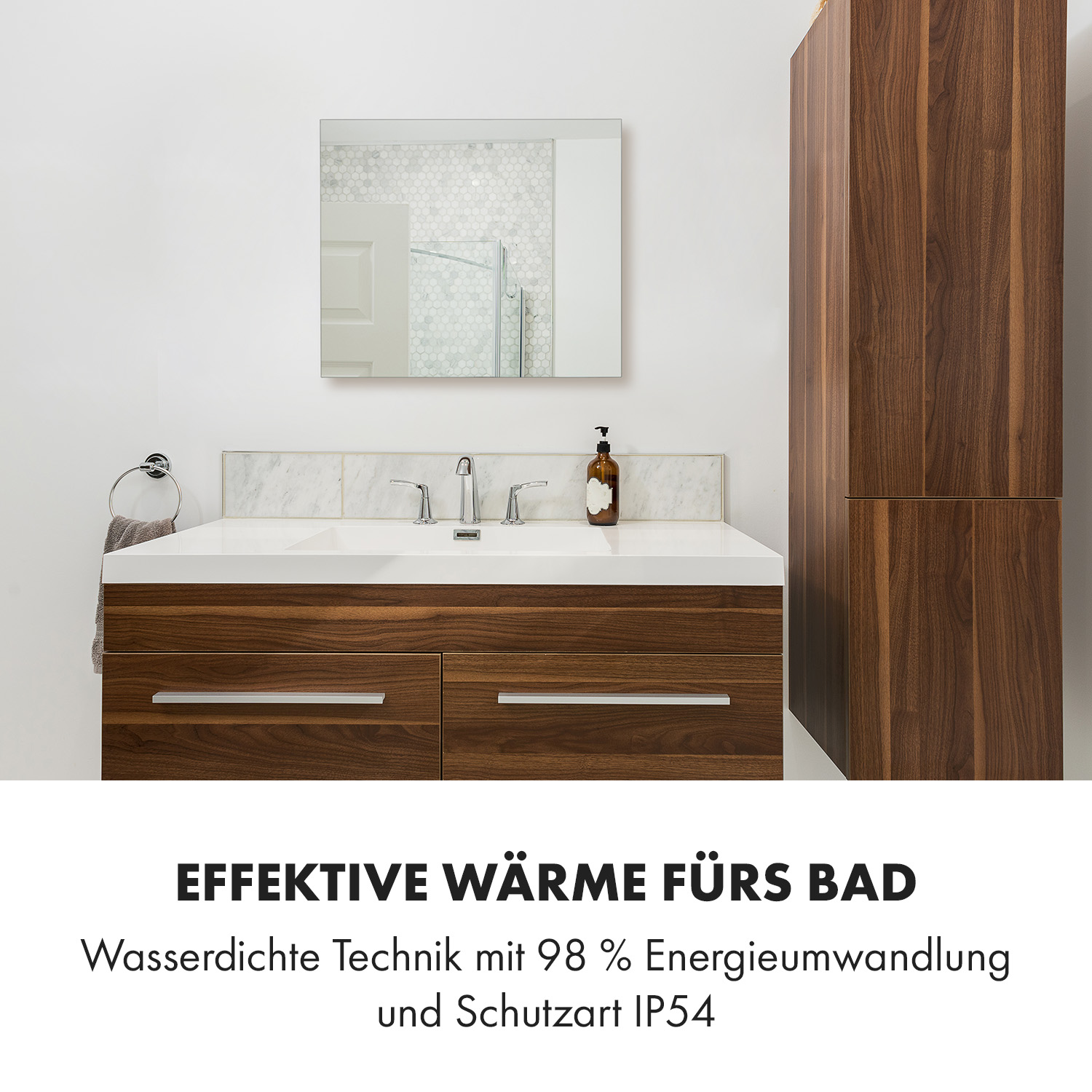 Ein Badezimmerwaschtisch mit Schubladen und Spiegel.