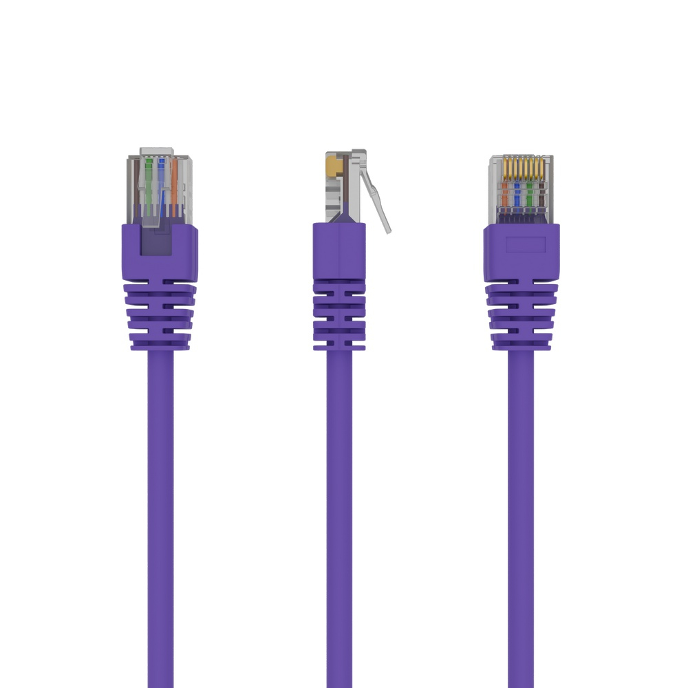 Tre cavi di rete viola con connettori RJ45. Ogni cavo ha un connettore all'estremità.