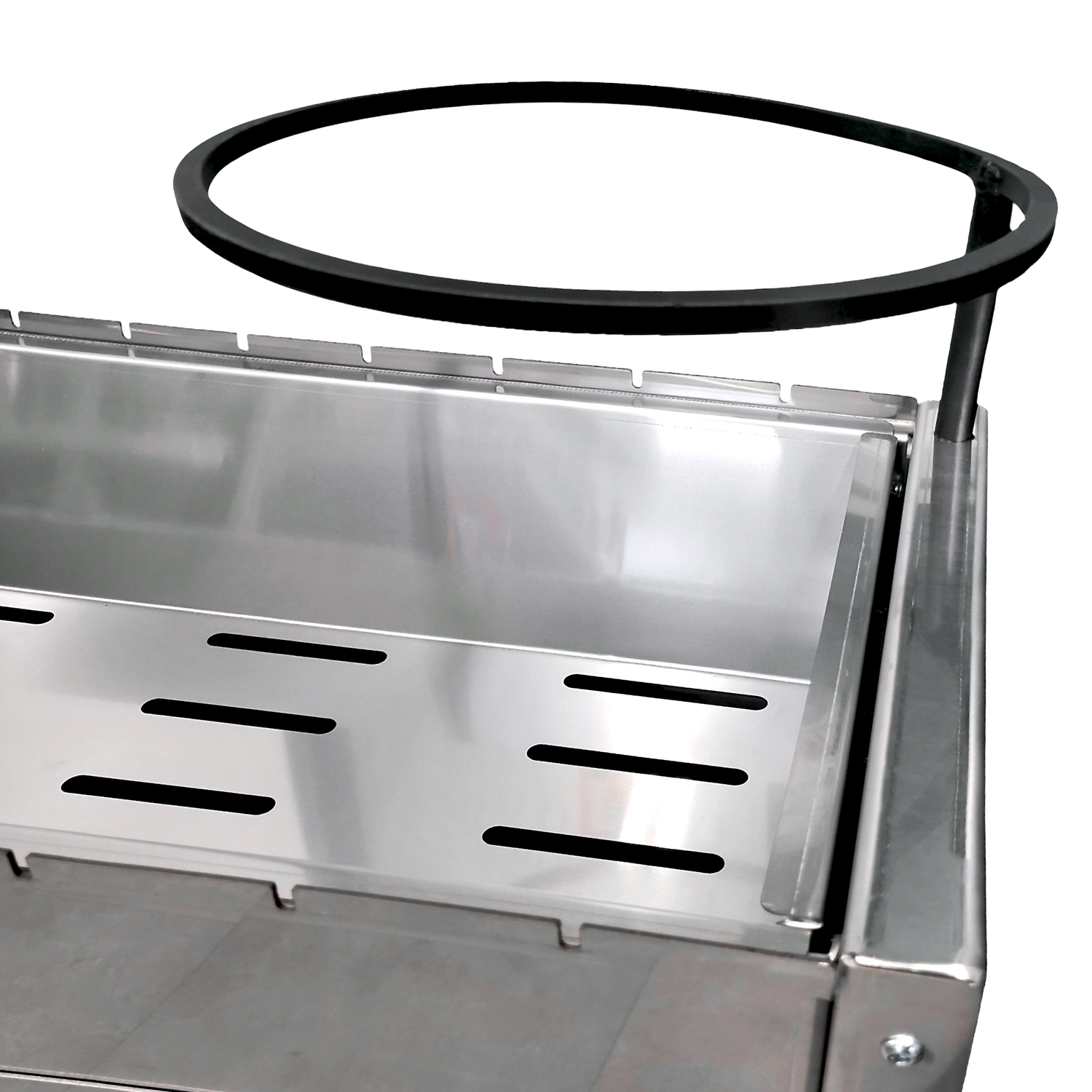 Edelstahlgrill mit schwarzem Ring oben und einem Schlitzblech.