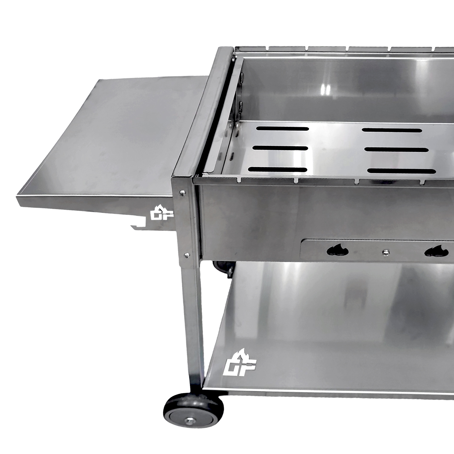 Ein Edelstahlgrill auf Rädern mit einem Beistelltisch. Er hat einen Rost und ein Ablageregal.