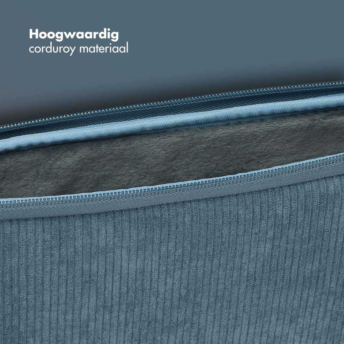 Nahaufnahme einer blauen Cord-Laptoptasche mit Reißverschluss und weichem grauem Innenraum.