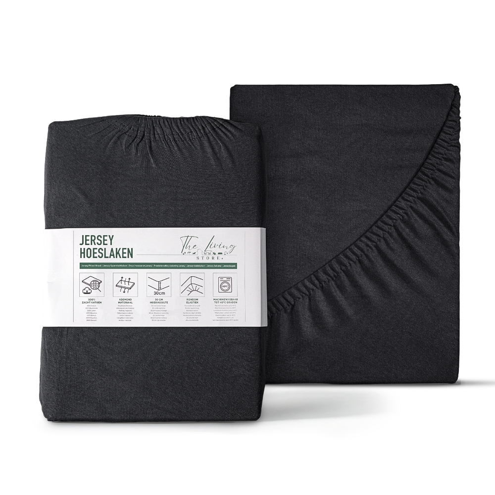 Ensemble de draps-housses noirs sur fond blanc.