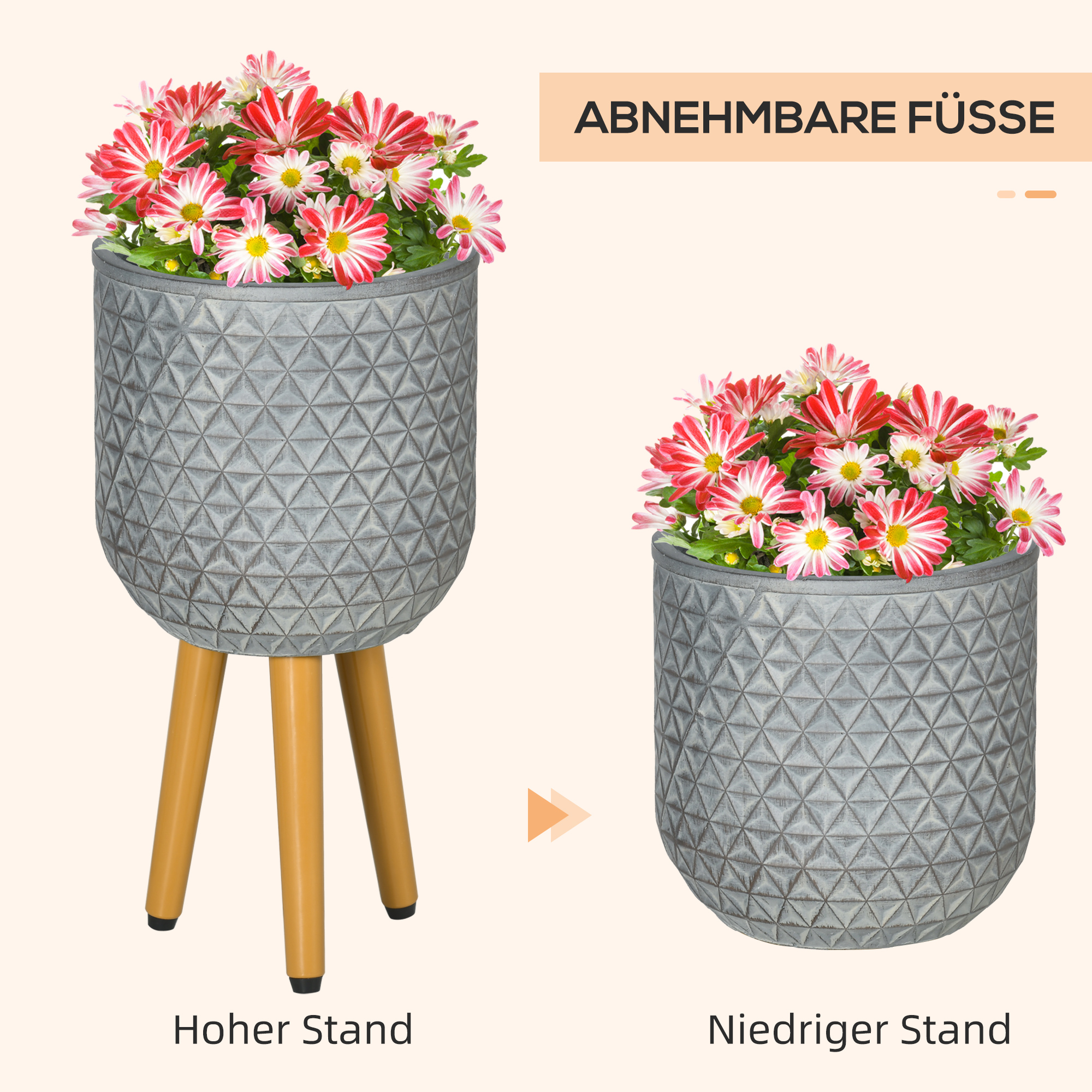 Zwei Pflanzgefäße mit Blumen; eins mit Beinen, eins ohne.