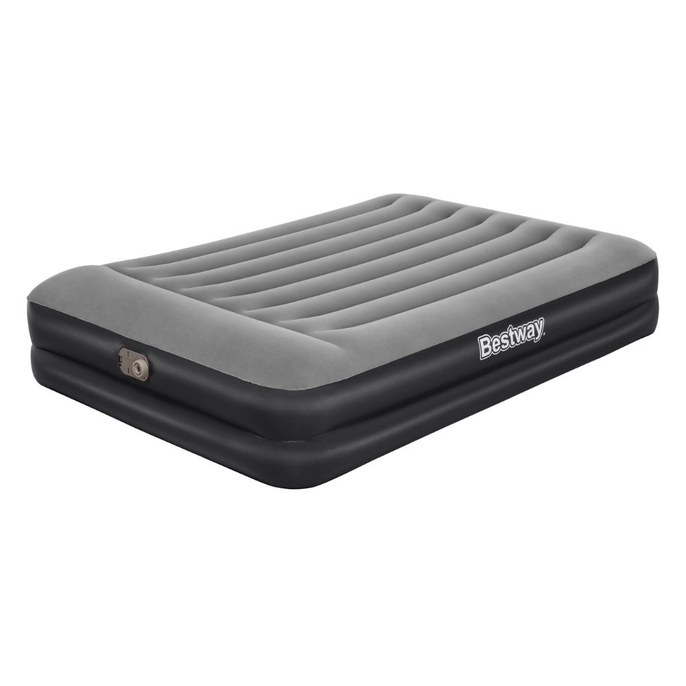 Un matelas gonflable gris et noir. Il a une surface texturée et une valve sur le côté. Isolé sur blanc.